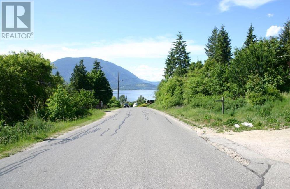 Photo 5 of 1351 10 Avenue Ne, Salmon Arm BC