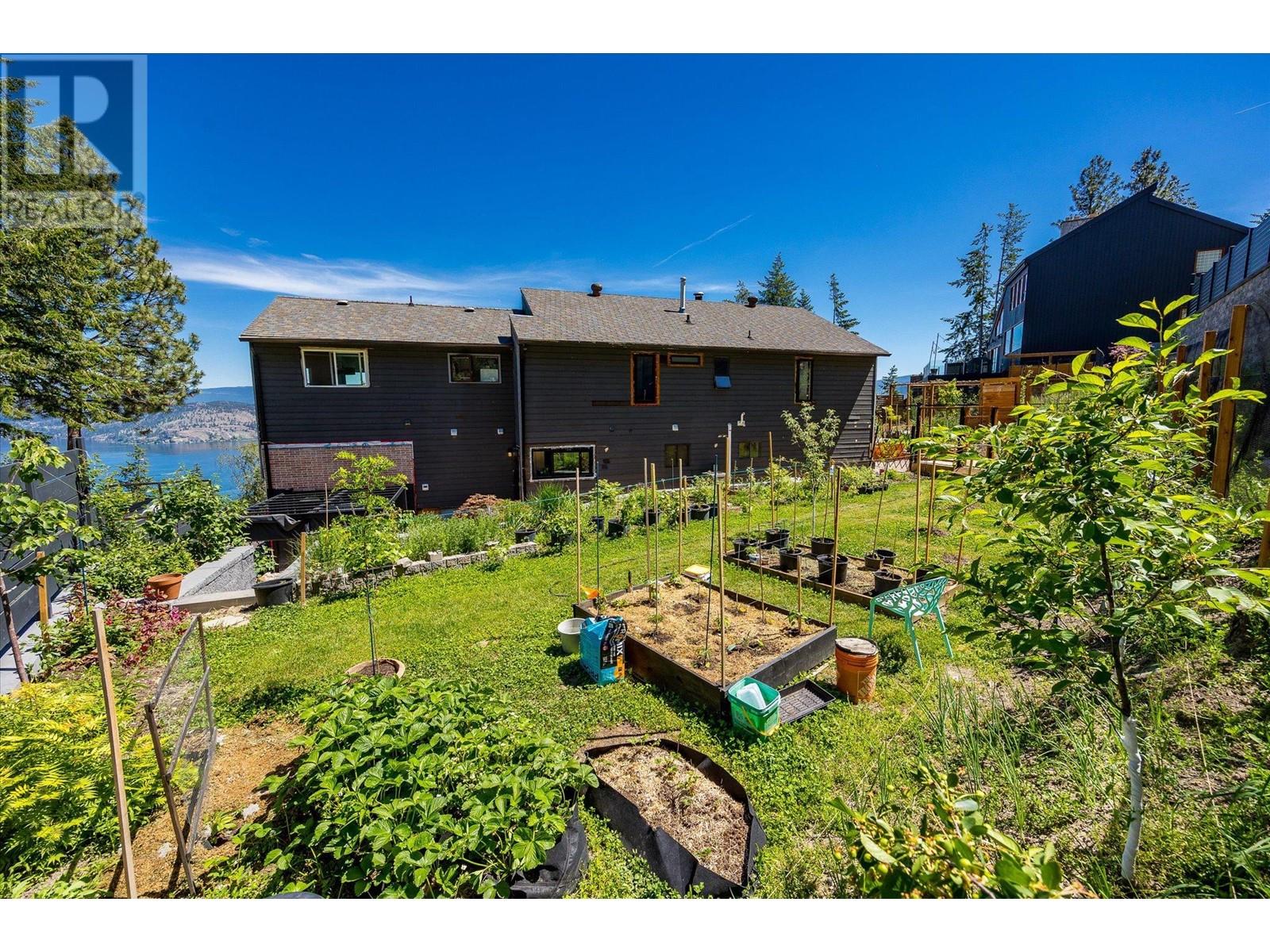  1632 Griffiths Place, West Kelowna