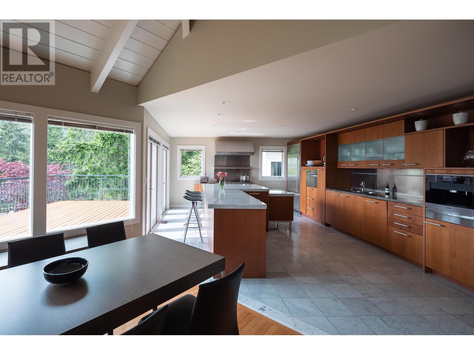 5634 WESTPORT ROAD, West Vancouver