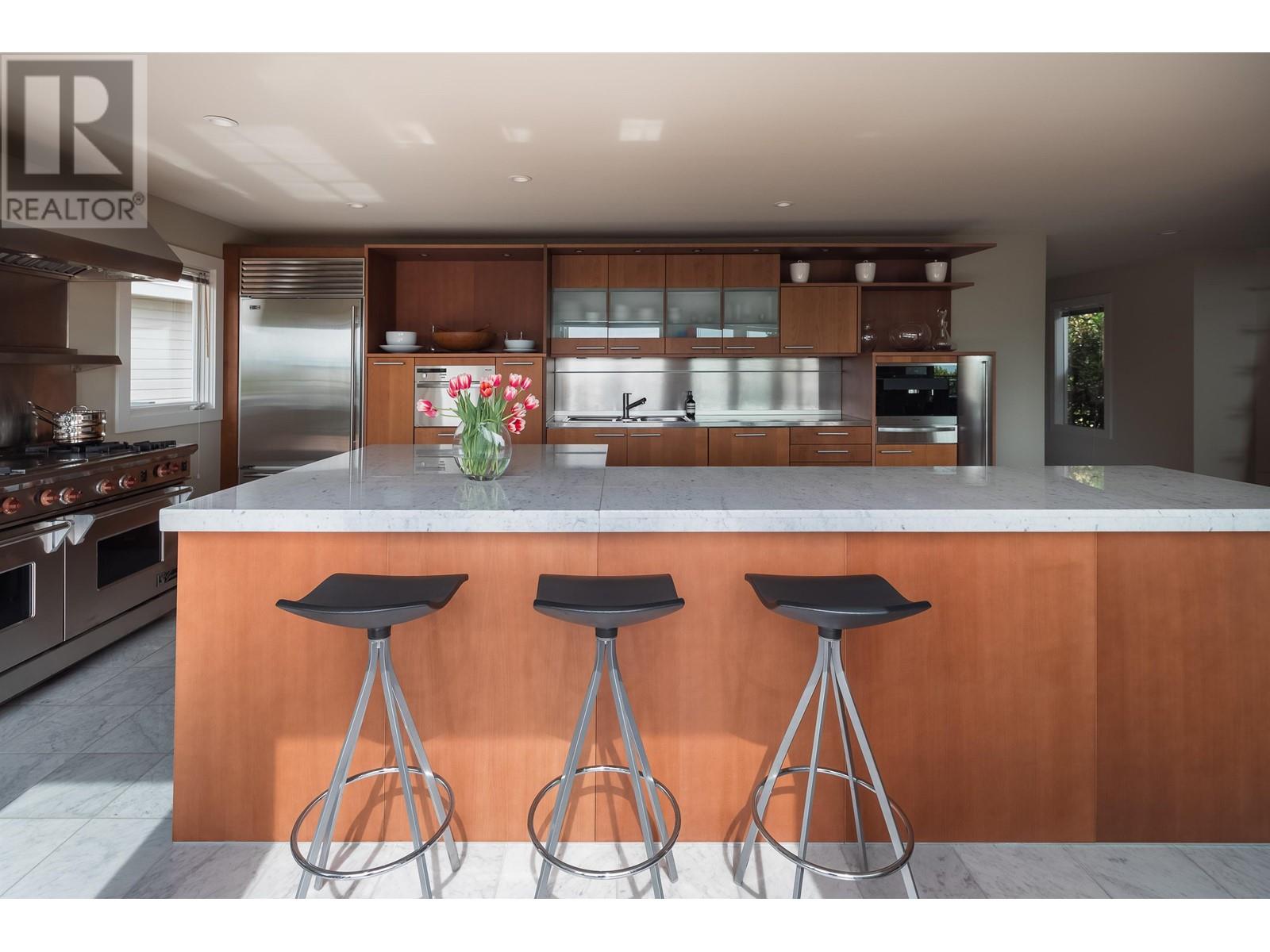 5634 WESTPORT ROAD, West Vancouver