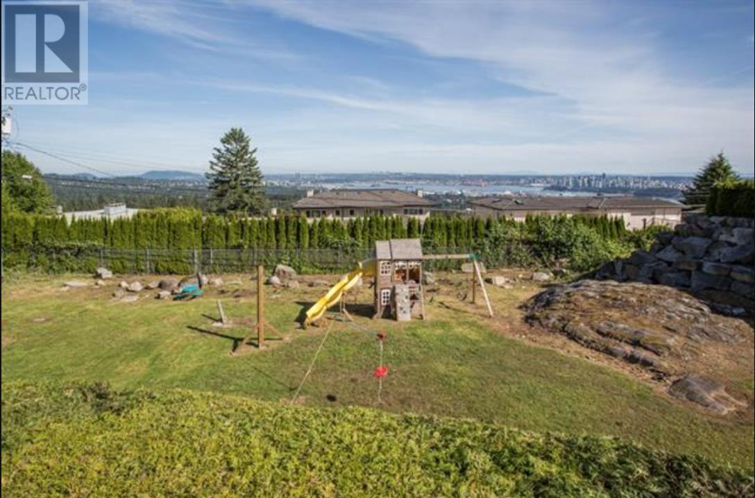 1002 EYREMOUNT DRIVE, West Vancouver
