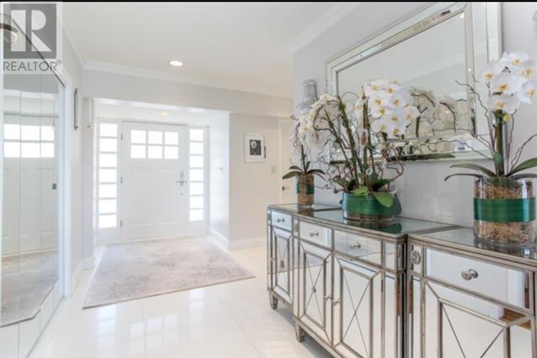 1002 EYREMOUNT DRIVE, West Vancouver