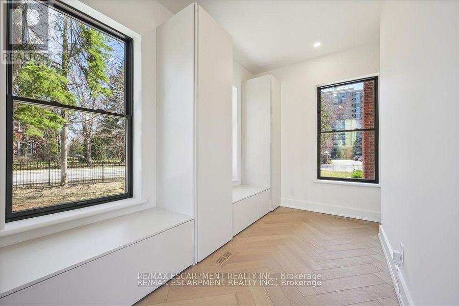 Photo 2 of 2187 Lakeshore Road, Burlington ON