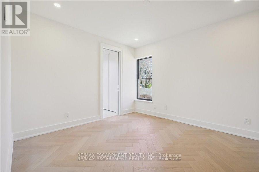 Photo 17 of 2187 Lakeshore Road, Burlington ON