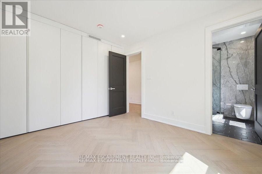 Photo 20 of 2187 Lakeshore Road, Burlington ON