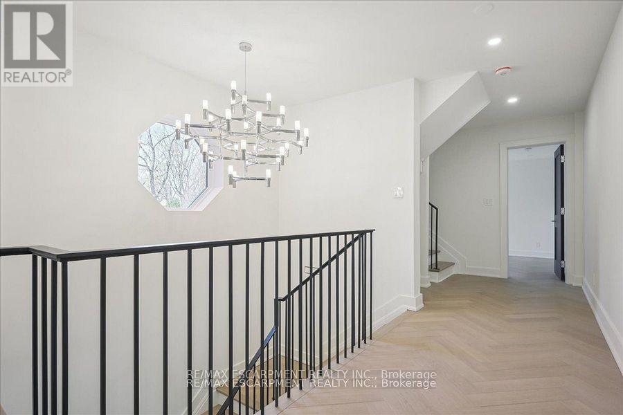 Photo 4 of 2187 Lakeshore Road, Burlington ON