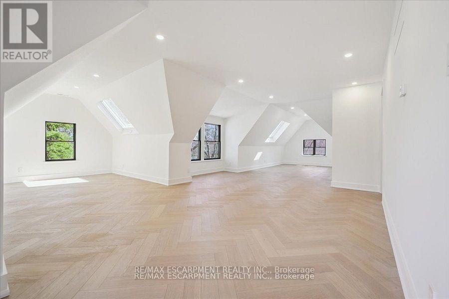 Photo 5 of 2187 Lakeshore Road, Burlington ON