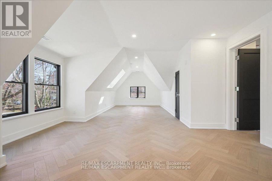 Photo 38 of 2187 Lakeshore Road, Burlington ON