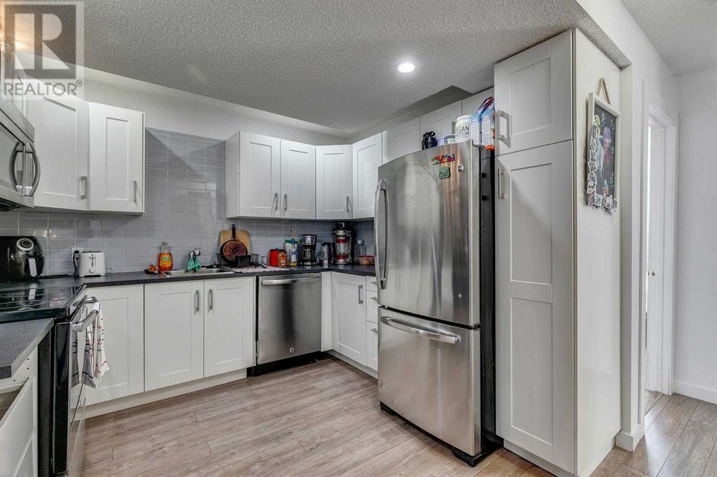 Single Family House Bi-level for Sale in  Rivercrest Way SE Riverbend Calgary 