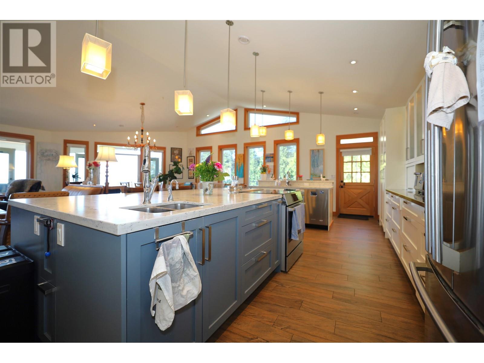 1088 BYNG ROAD, Roberts Creek