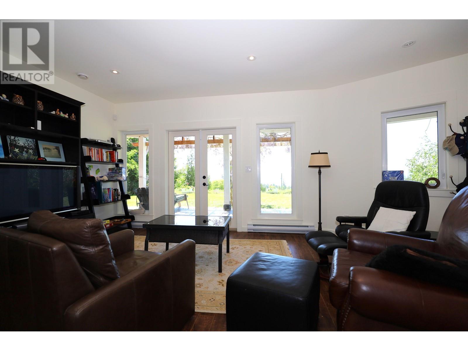 1088 BYNG ROAD, Roberts Creek