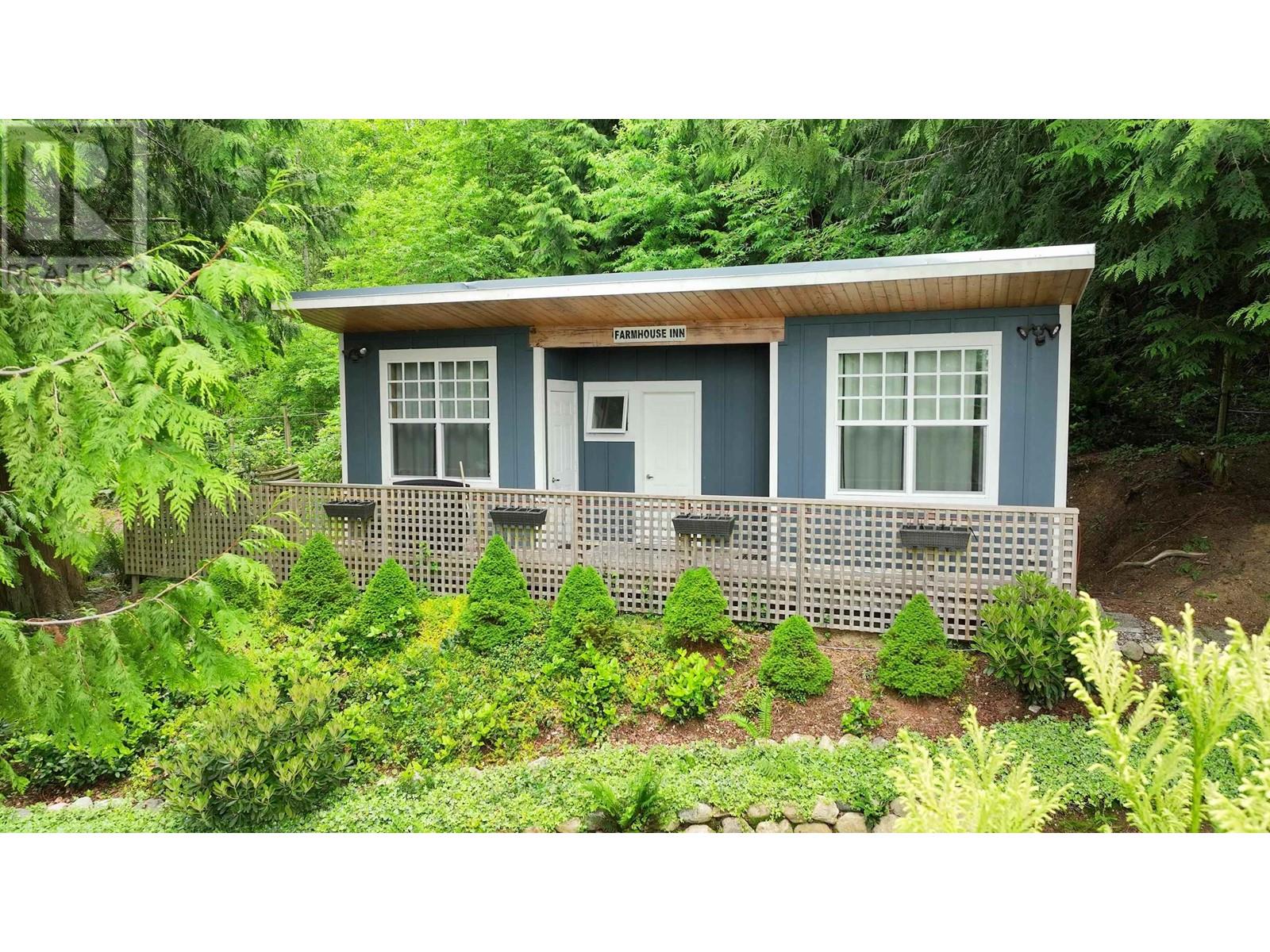 1088 BYNG ROAD, Roberts Creek