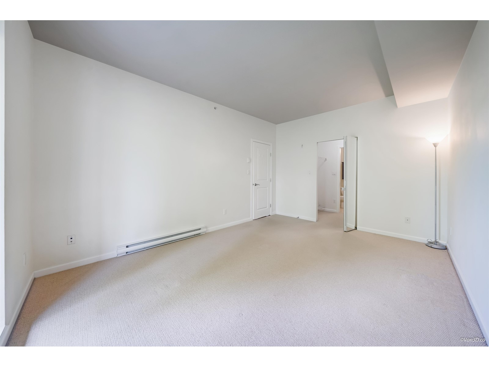 Photo 15 of 413 15322 101 Avenue, Surrey BC