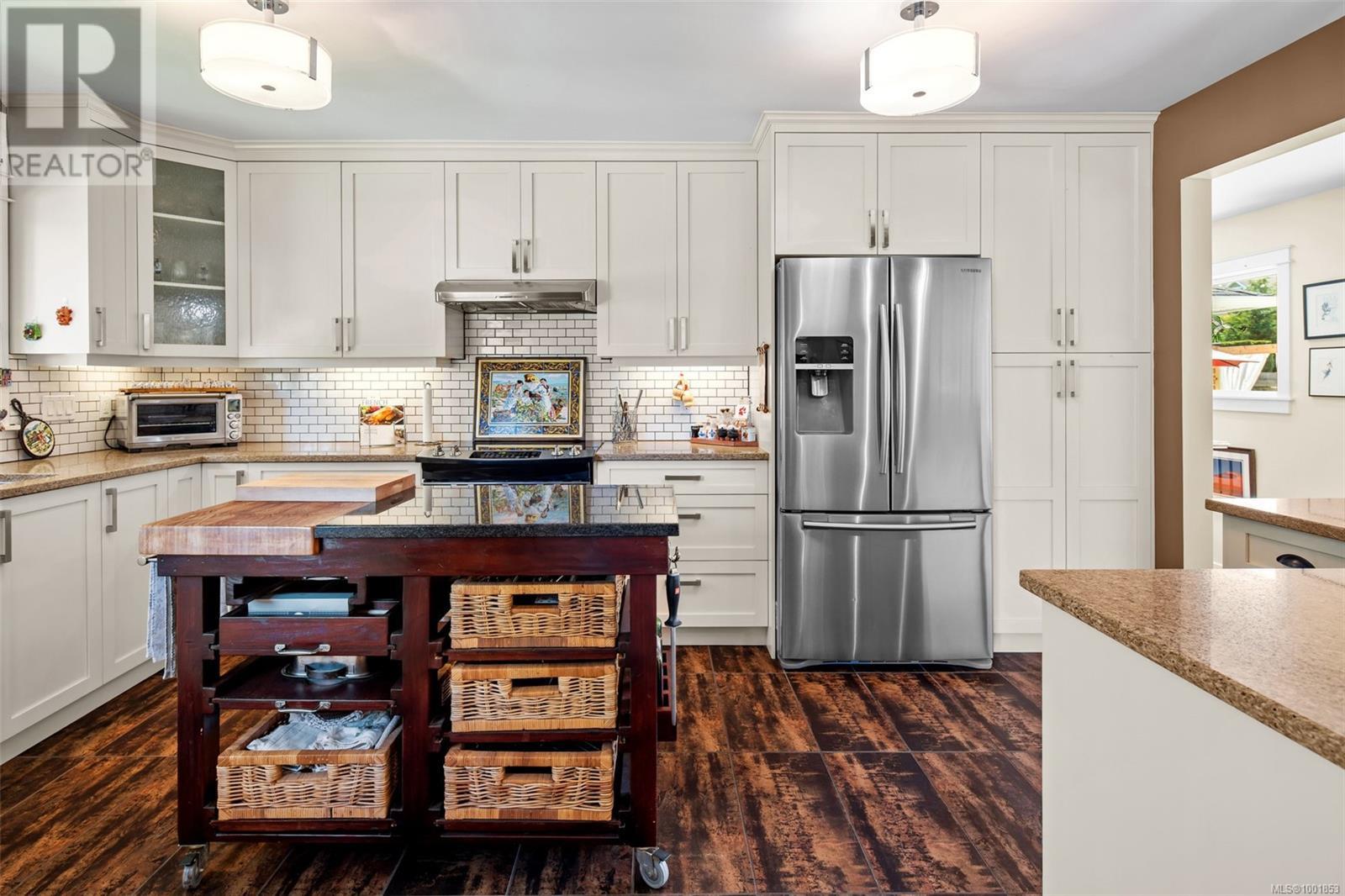  8545 Aldous Terrace, North Saanich