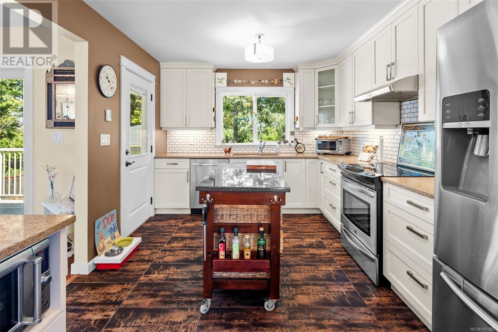  8545 Aldous Terrace, North Saanich