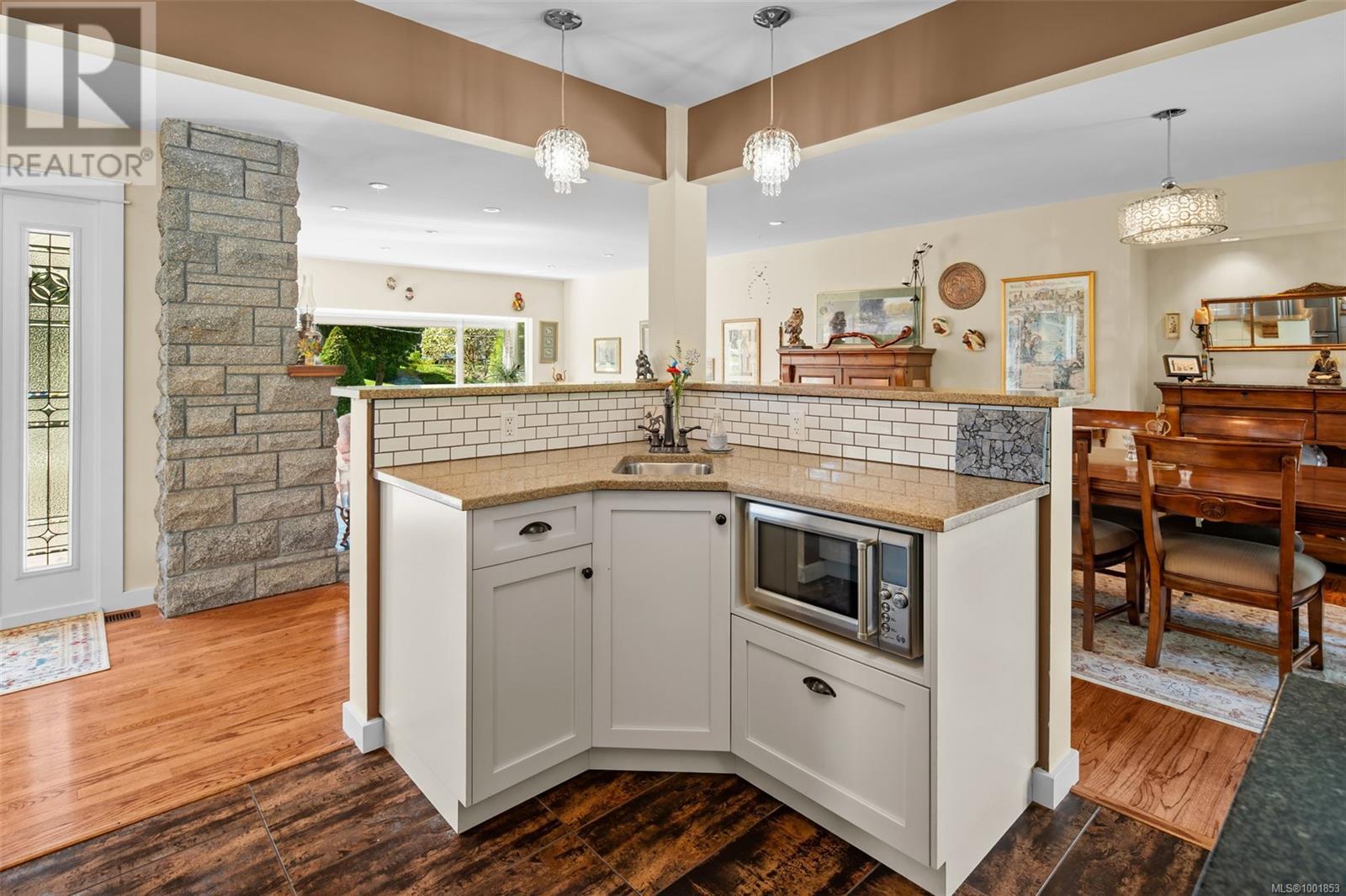  8545 Aldous Terrace, North Saanich