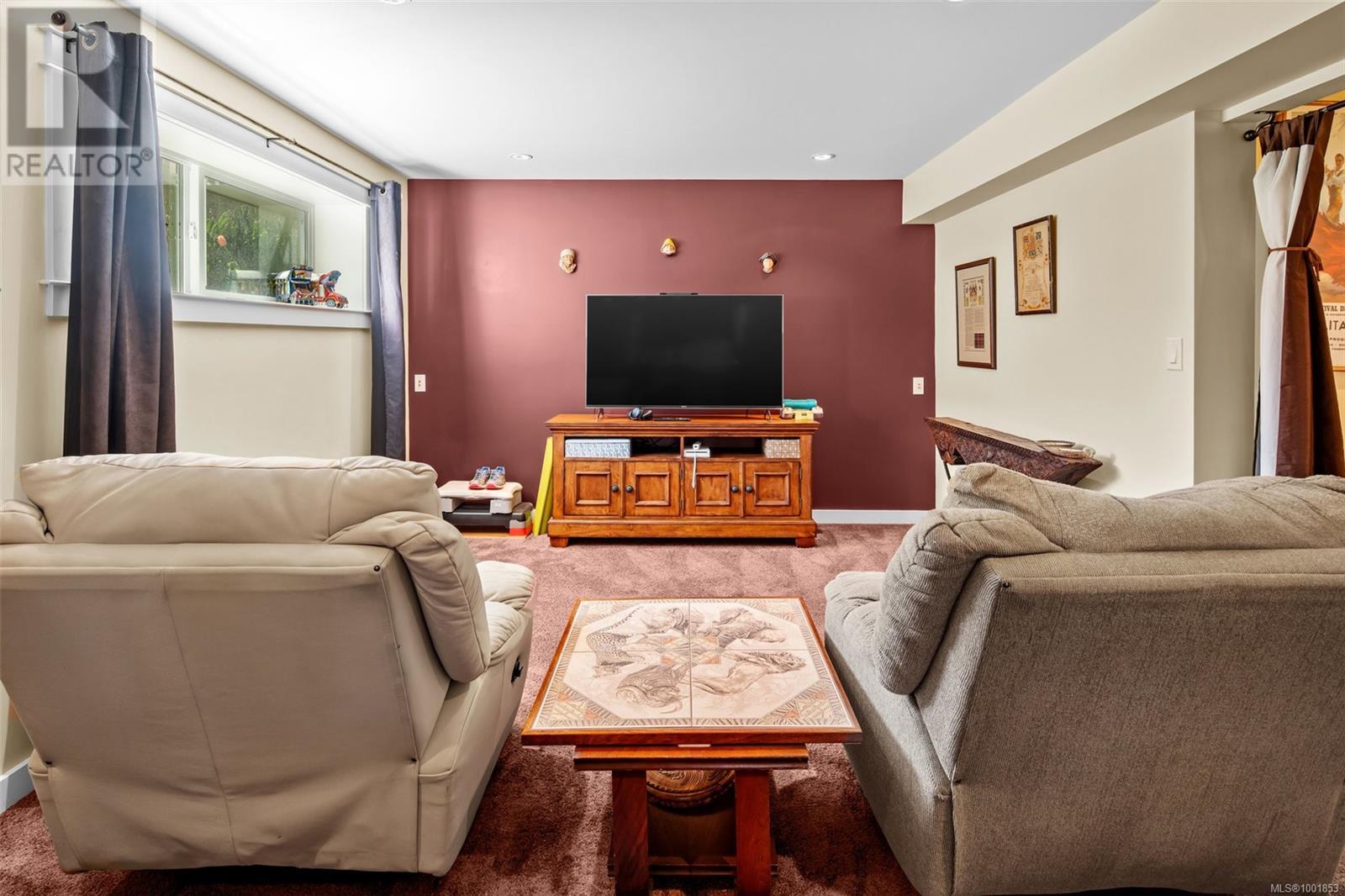  8545 Aldous Terrace, North Saanich