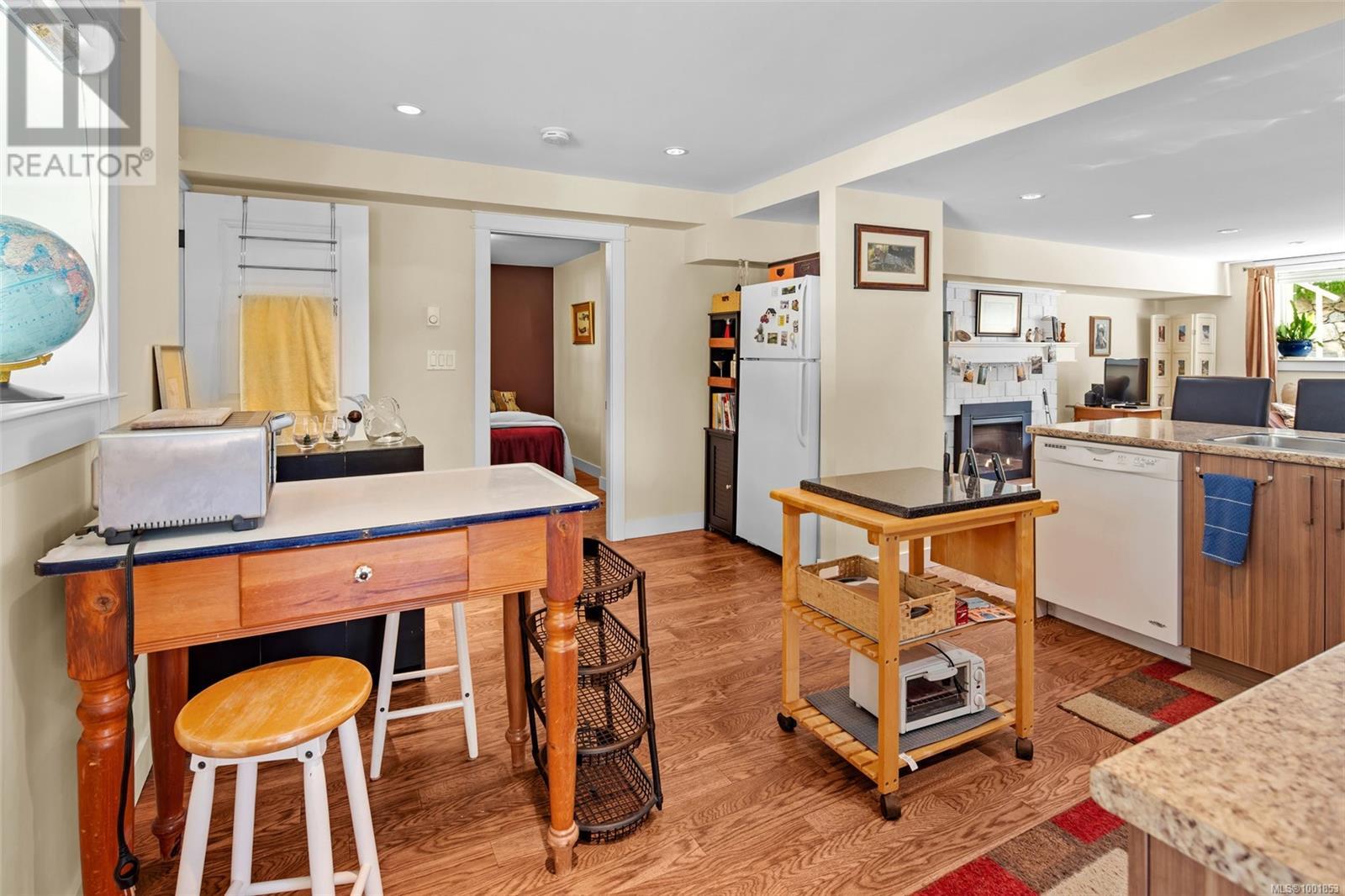  8545 Aldous Terrace, North Saanich