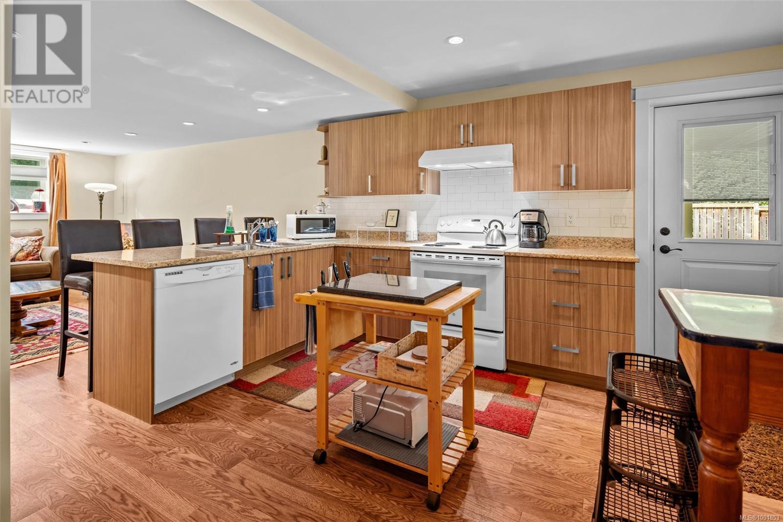  8545 Aldous Terrace, North Saanich
