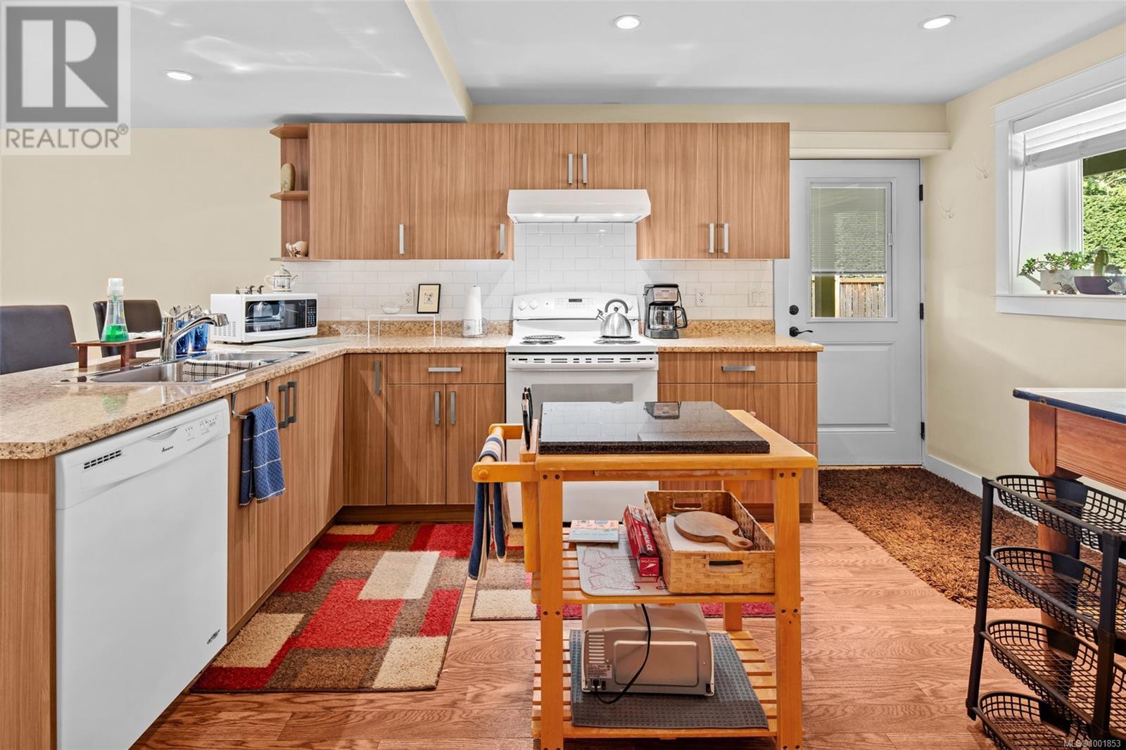  8545 Aldous Terrace, North Saanich