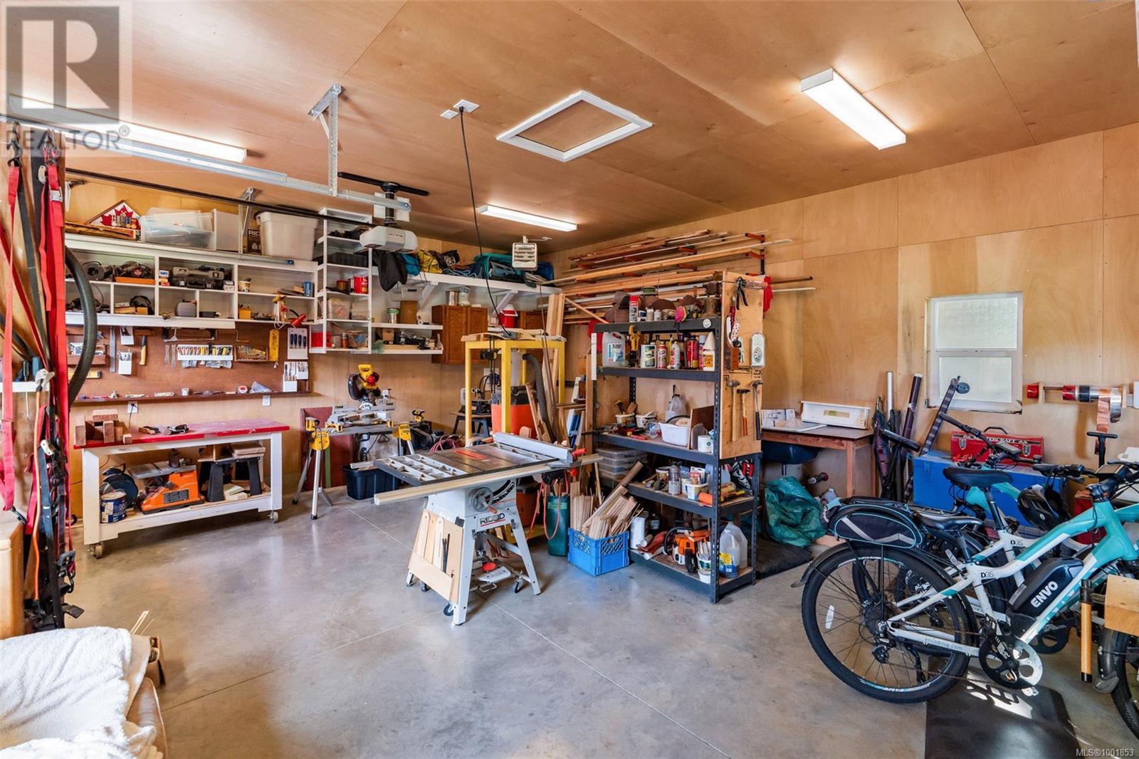  8545 Aldous Terrace, North Saanich