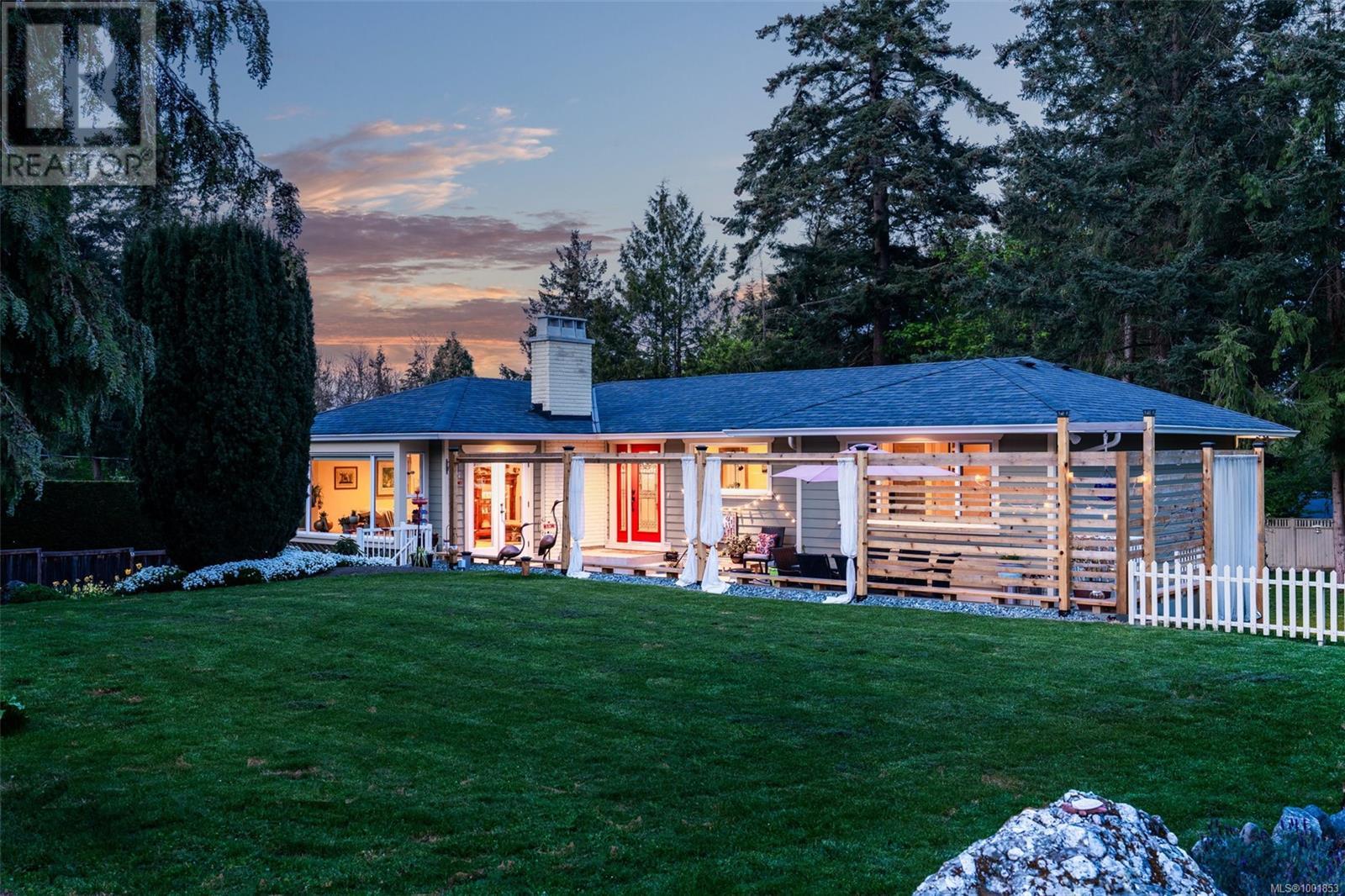  8545 Aldous Terrace, North Saanich