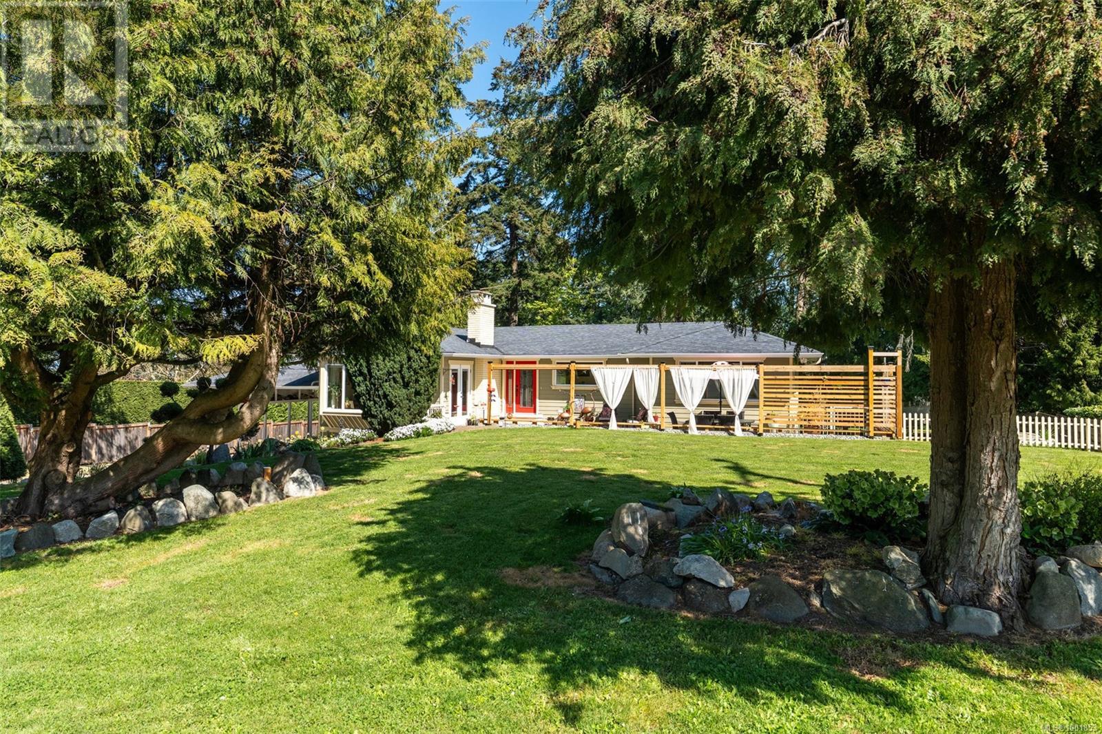  8545 Aldous Terrace, North Saanich