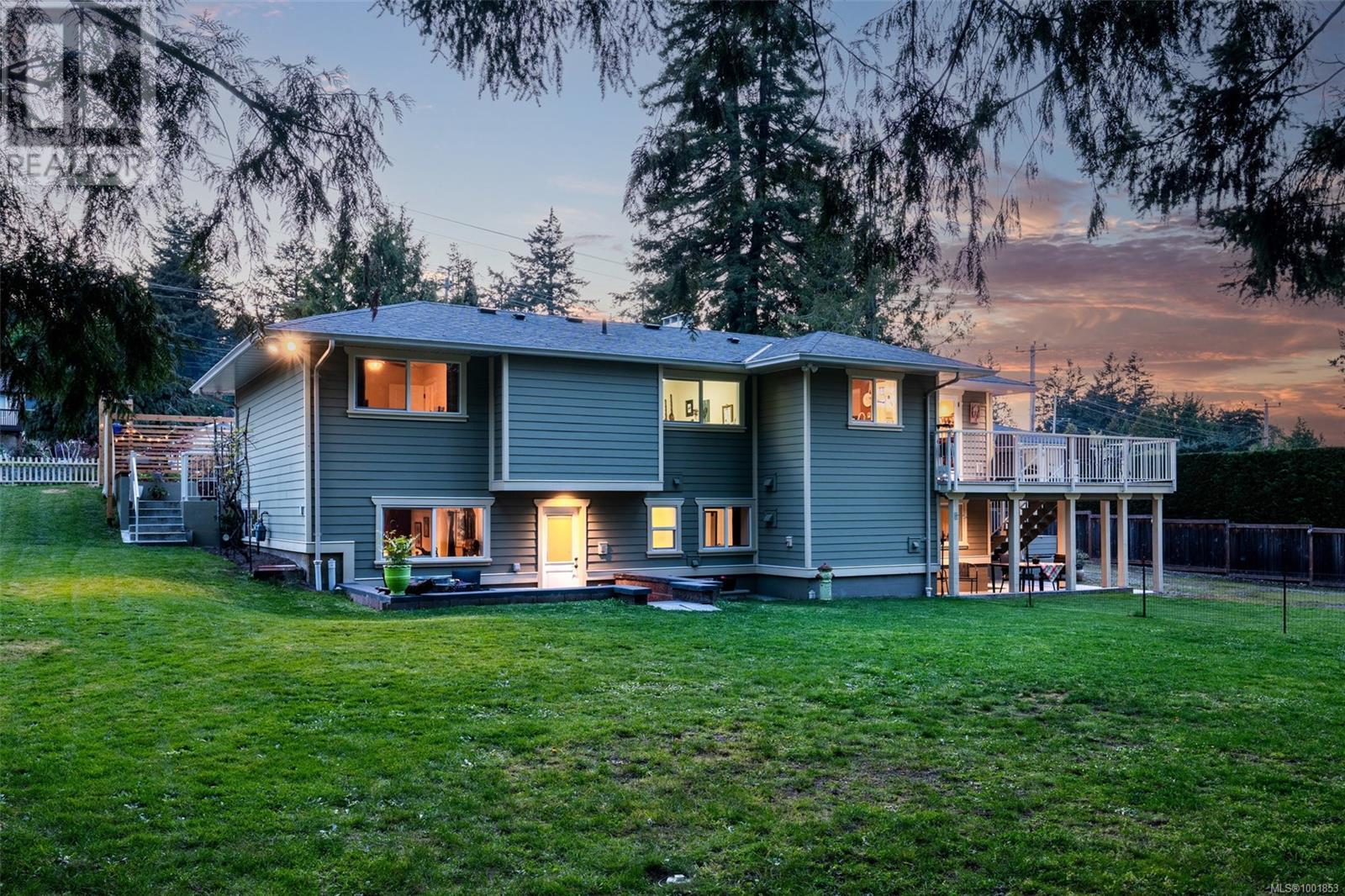  8545 Aldous Terrace, North Saanich