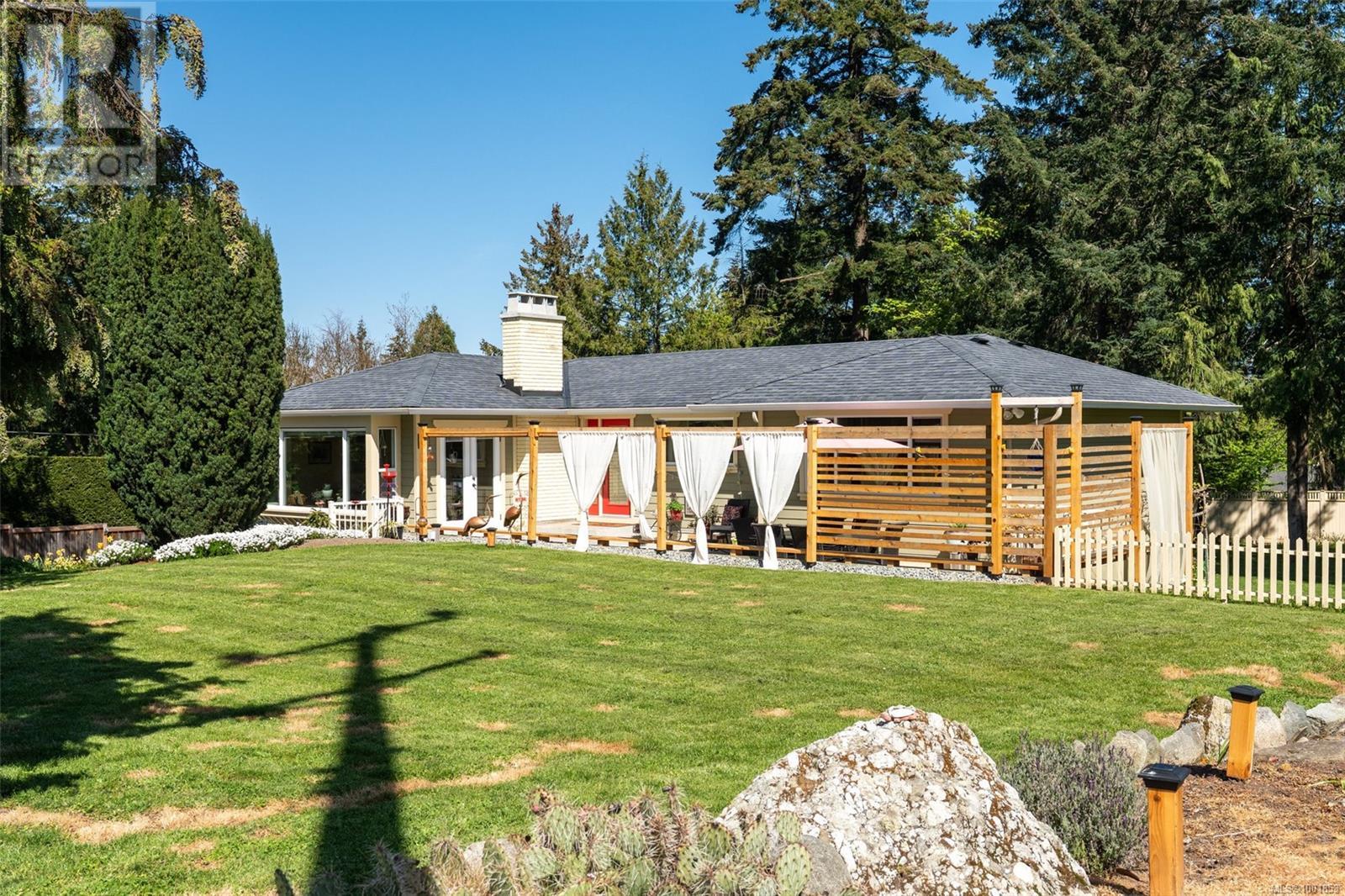  8545 Aldous Terrace, North Saanich