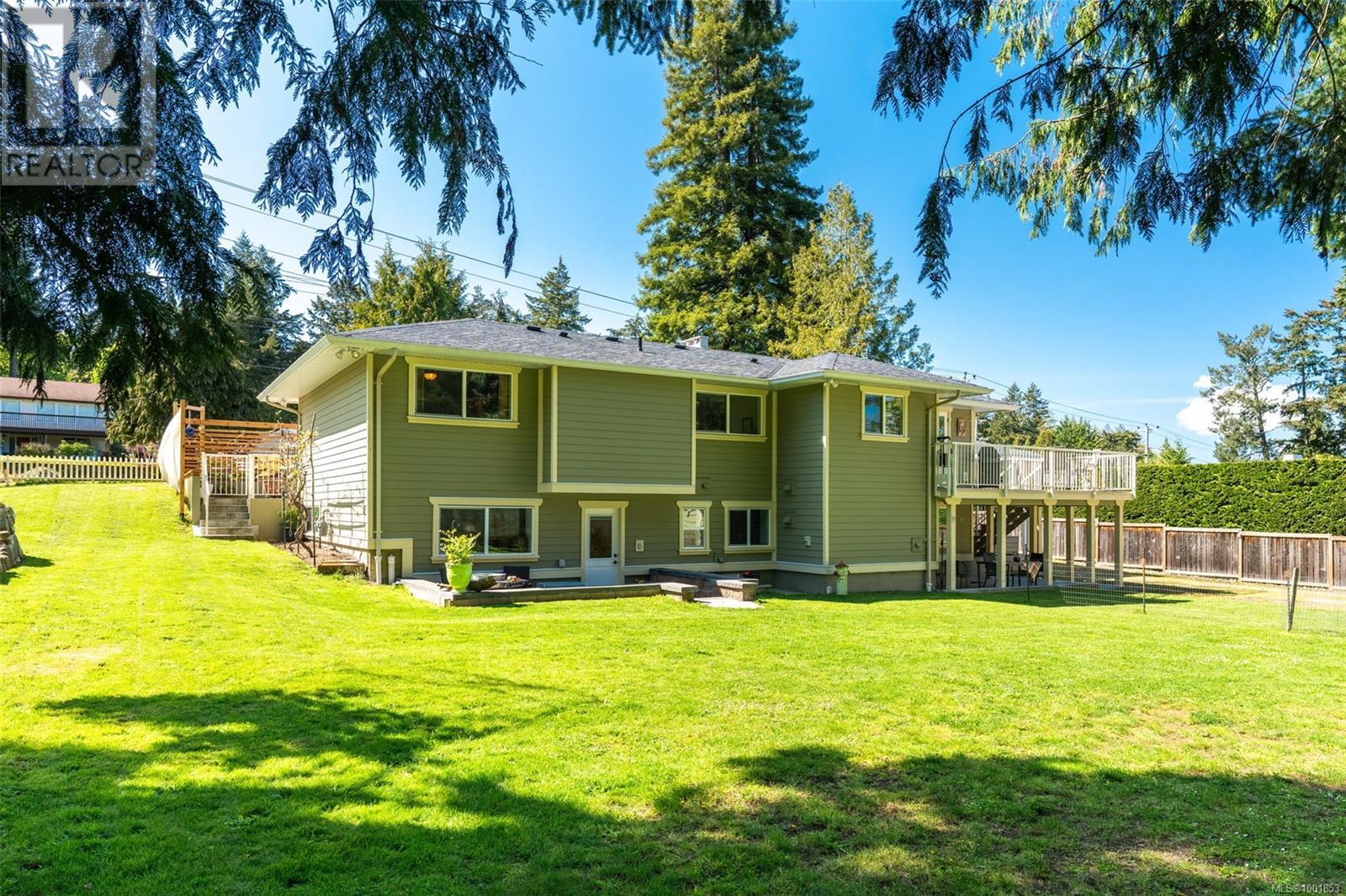  8545 Aldous Terrace, North Saanich