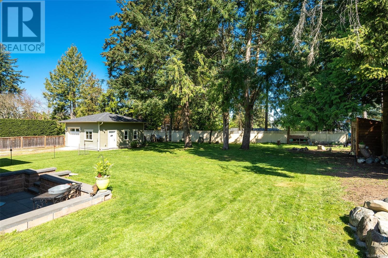  8545 Aldous Terrace, North Saanich