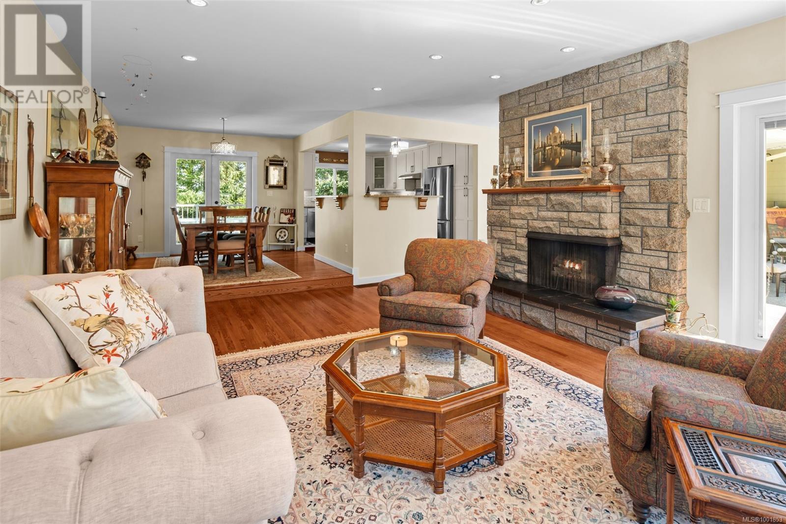  8545 Aldous Terrace, North Saanich