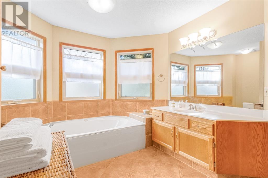 Photo 12 of 55 Hampshire Grove Nw, Calgary AB