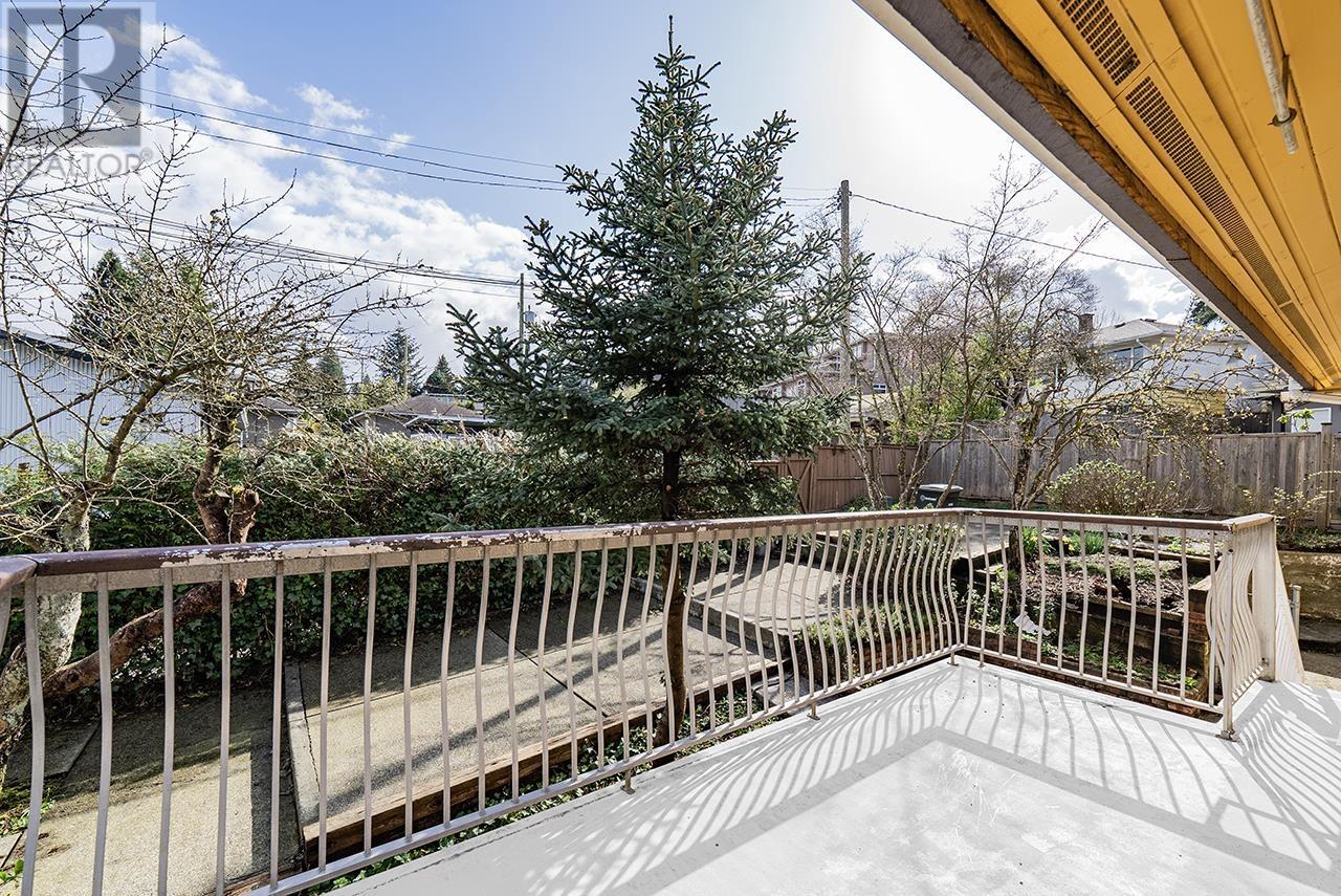 Photo 9 of 4976 Bond Street, Burnaby BC