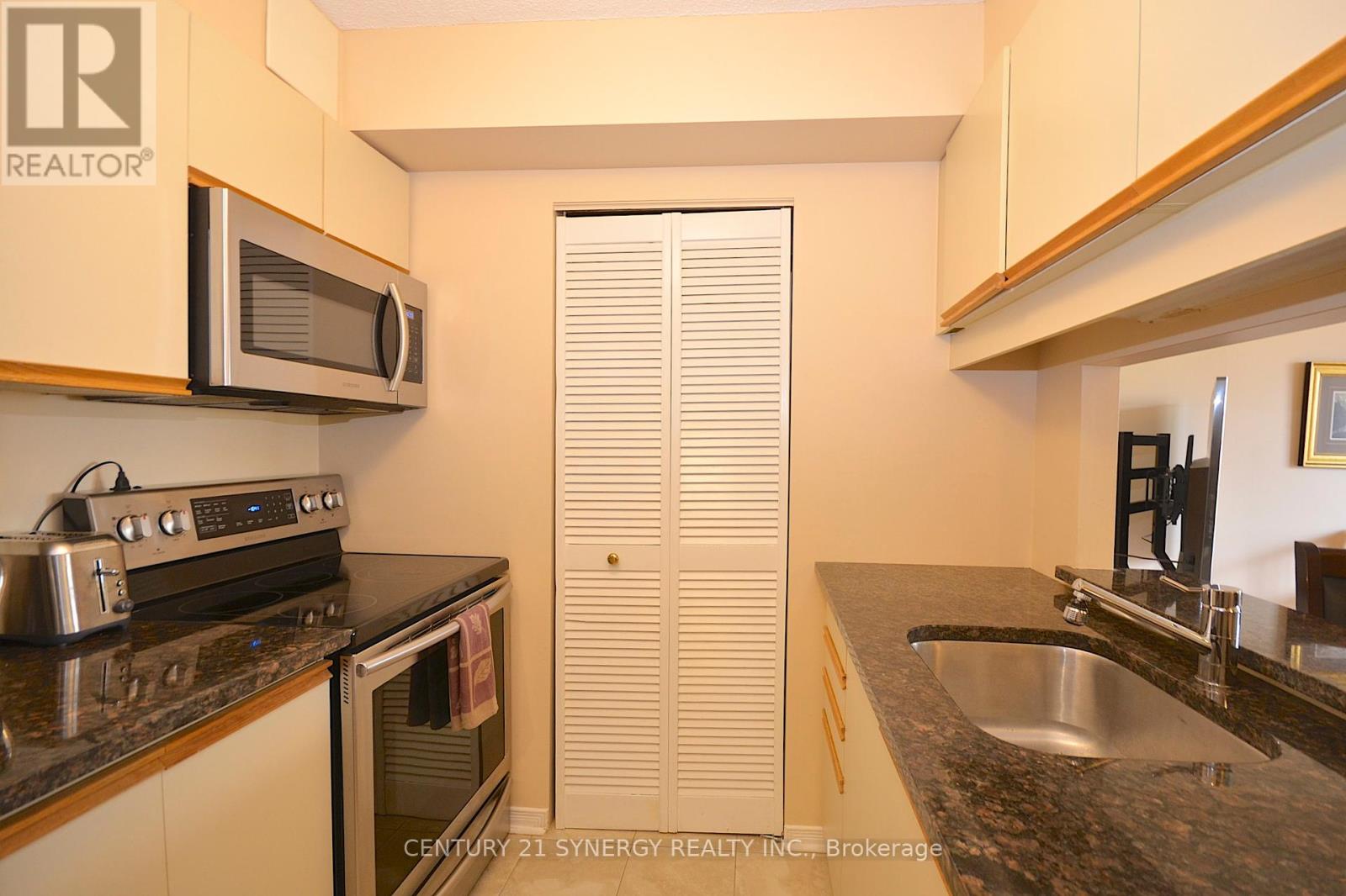 Photo 10 of 2101 199 Kent Street, Ottawa ON