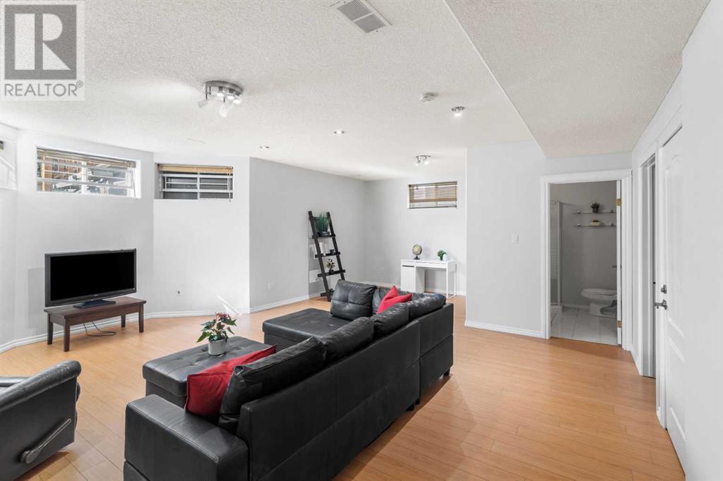 Single Family House for Sale in  Douglas Ridge Circle SE Douglasdale/Glen Calgary 
