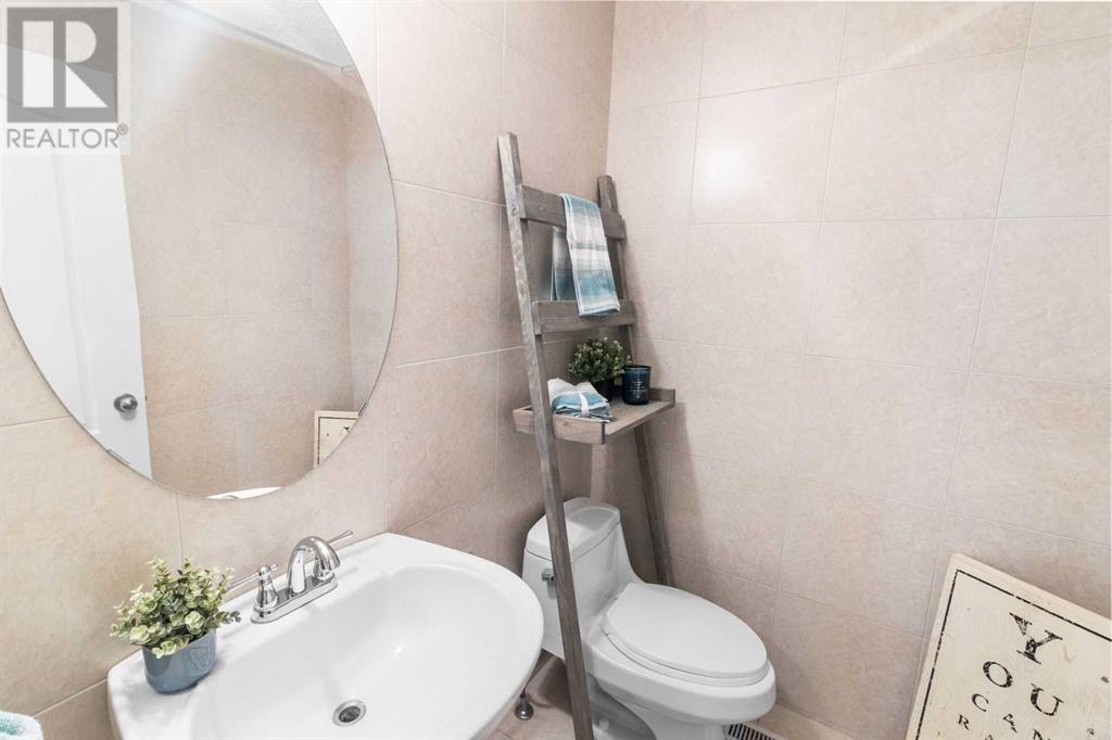 Single Family House for Sale in  Douglas Ridge Circle SE Douglasdale/Glen Calgary 