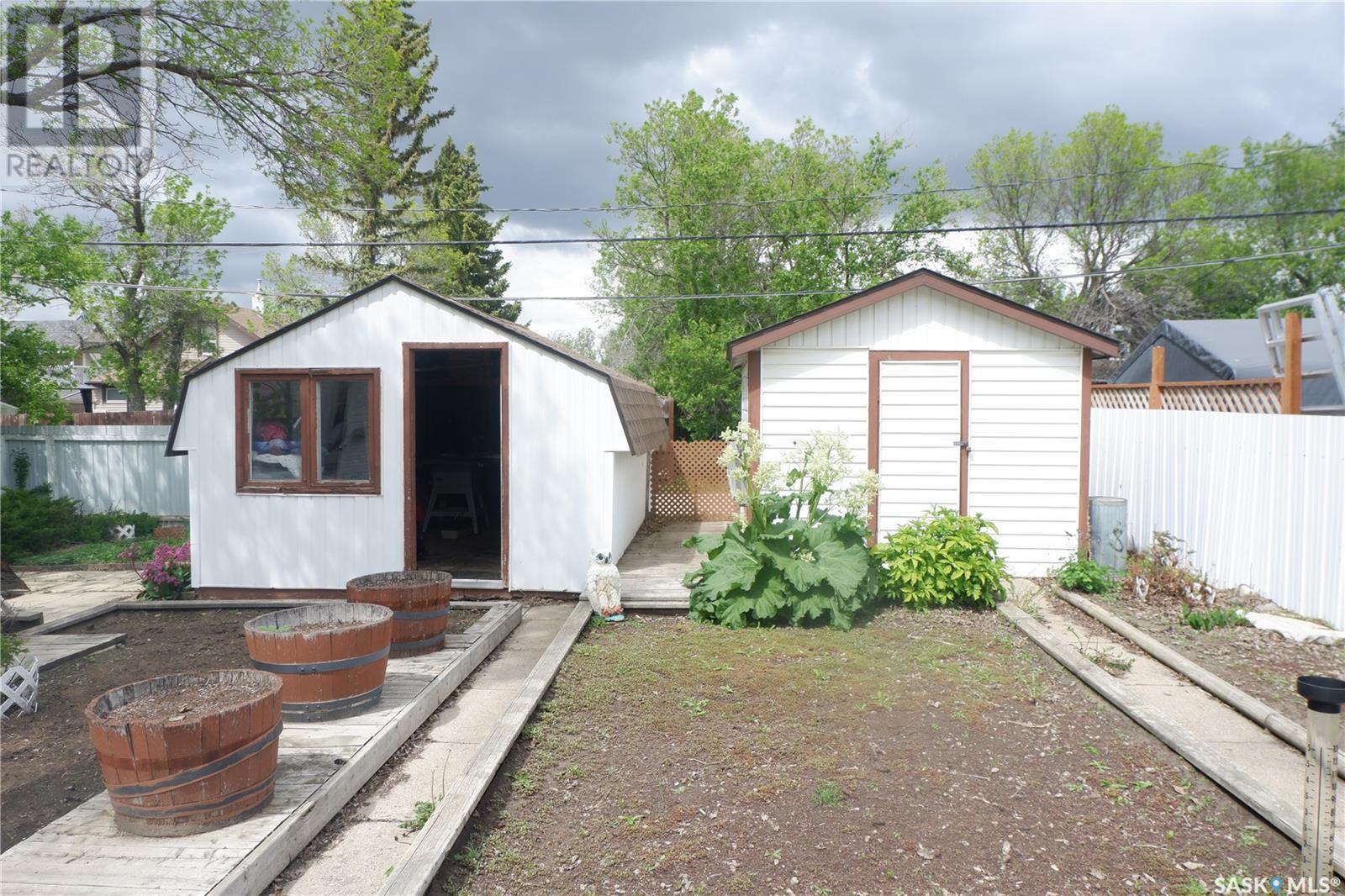 Photo 19 of 114 5th Avenue W, Assiniboia SK