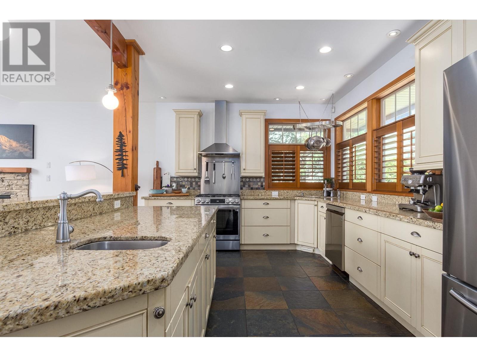 1 2658 RHUM & EIGG DRIVE, Squamish