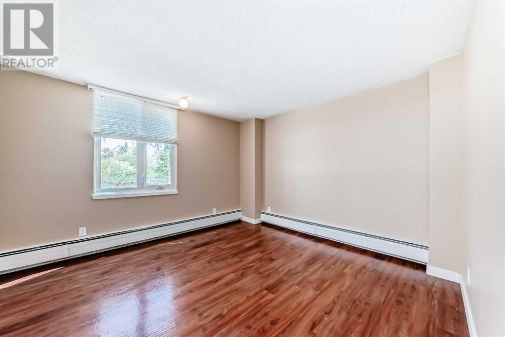 Single Family House for Sale in   Dalton Drive NW Dalhousie Calgary 