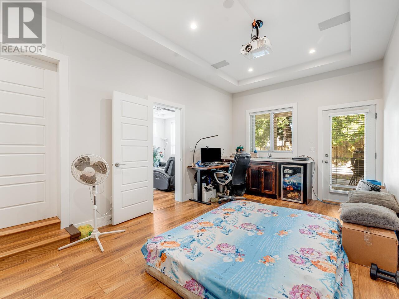 302 BURNS STREET, Coquitlam real estate listing R3008812