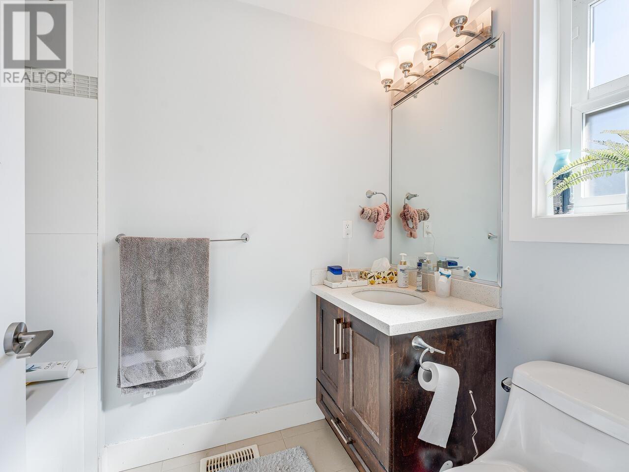 302 BURNS STREET, Coquitlam real estate listing R3008812