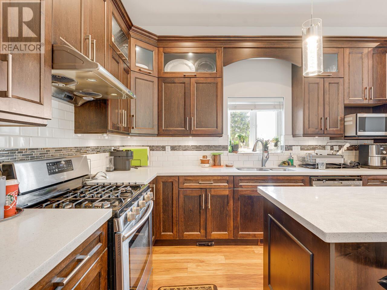 302 BURNS STREET, Coquitlam real estate listing R3008812