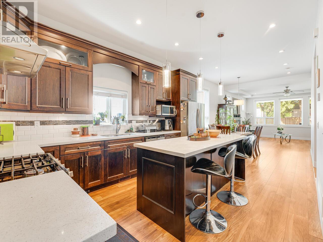 302 BURNS STREET, Coquitlam real estate listing R3008812