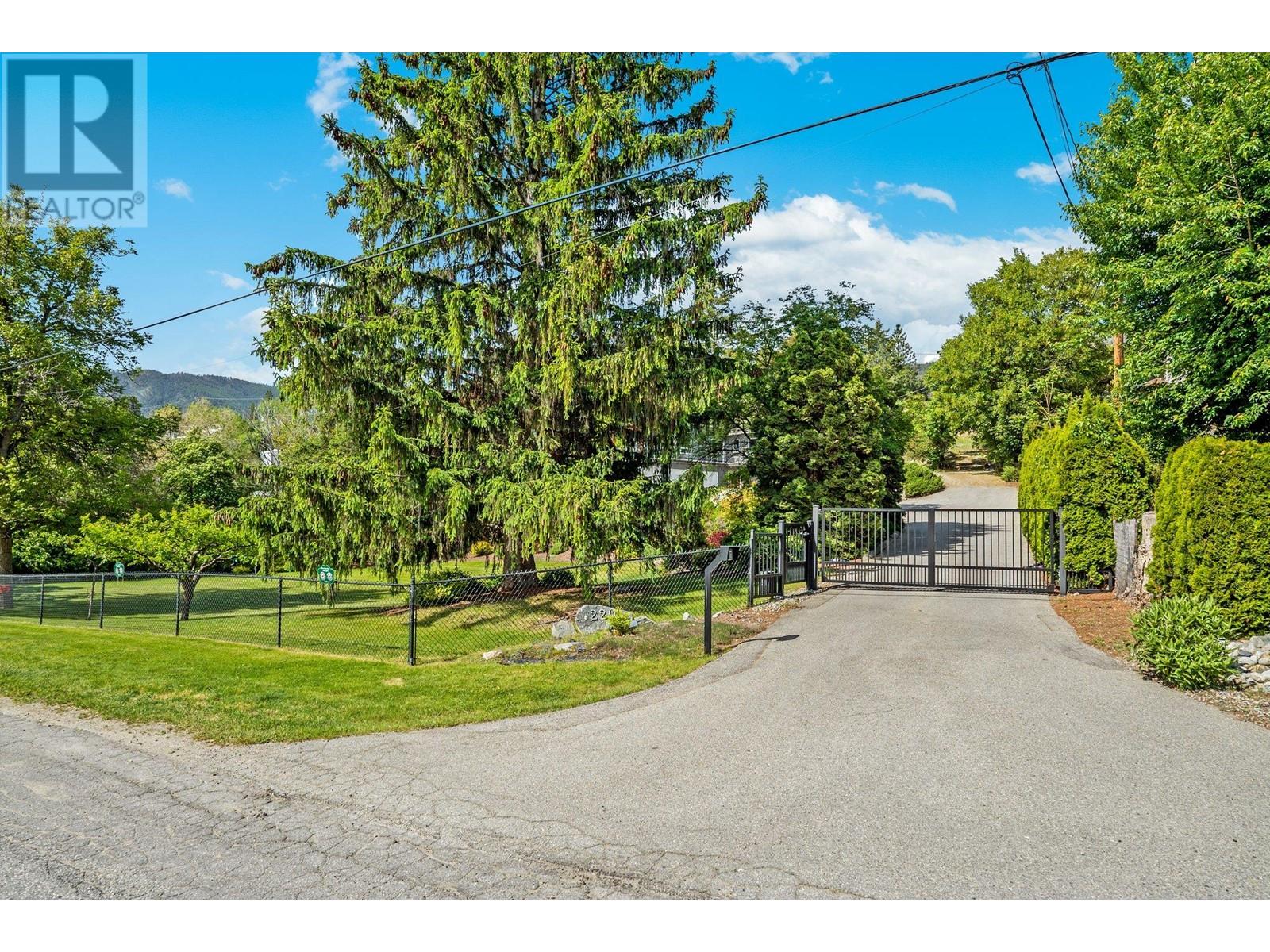  220 West Bench Drive, Penticton