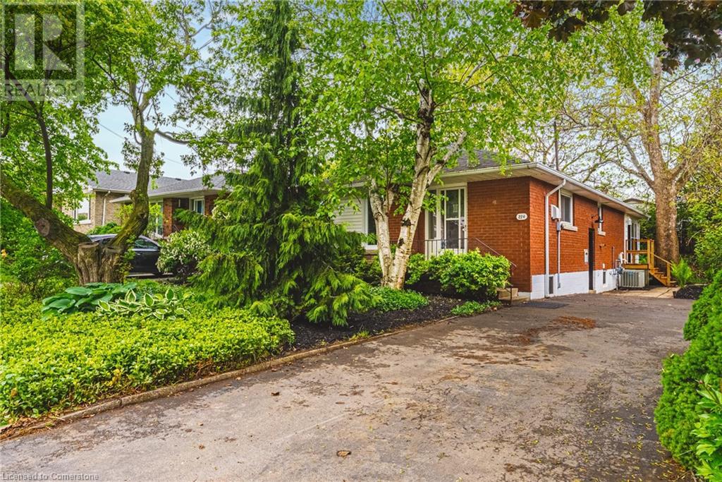 Photo 2 of 224 West 16th Street, Hamilton ON