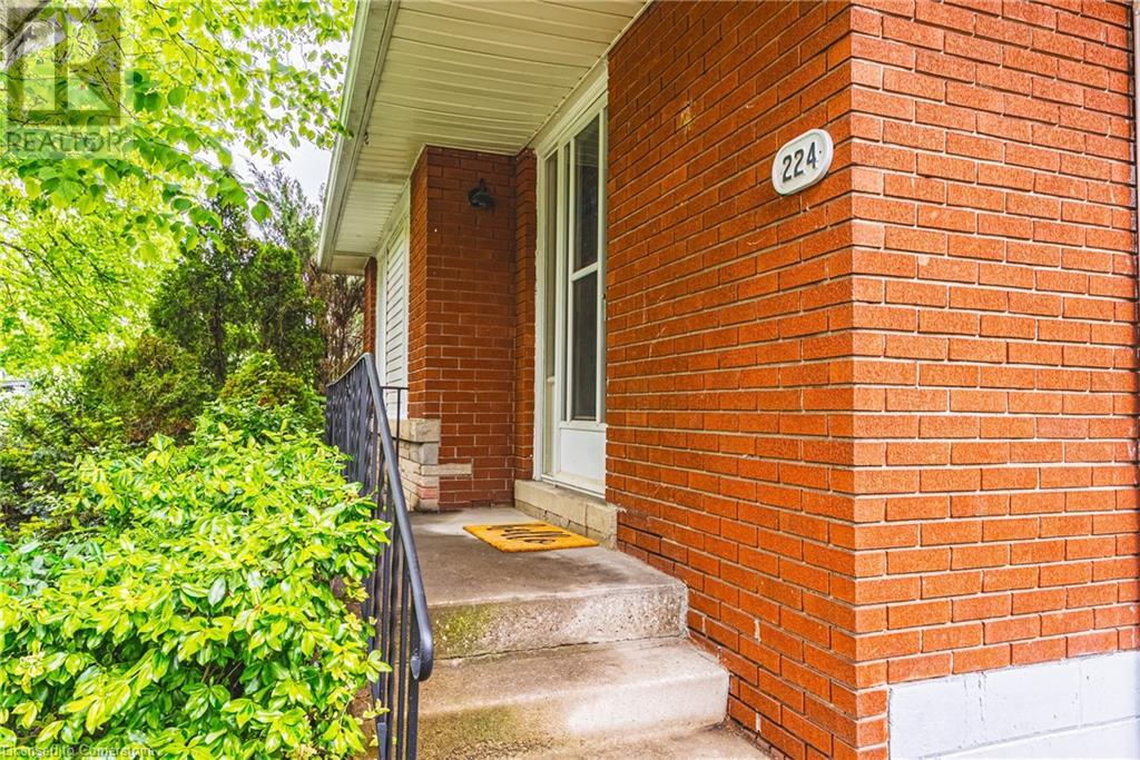 Photo 10 of 224 West 16th Street, Hamilton ON