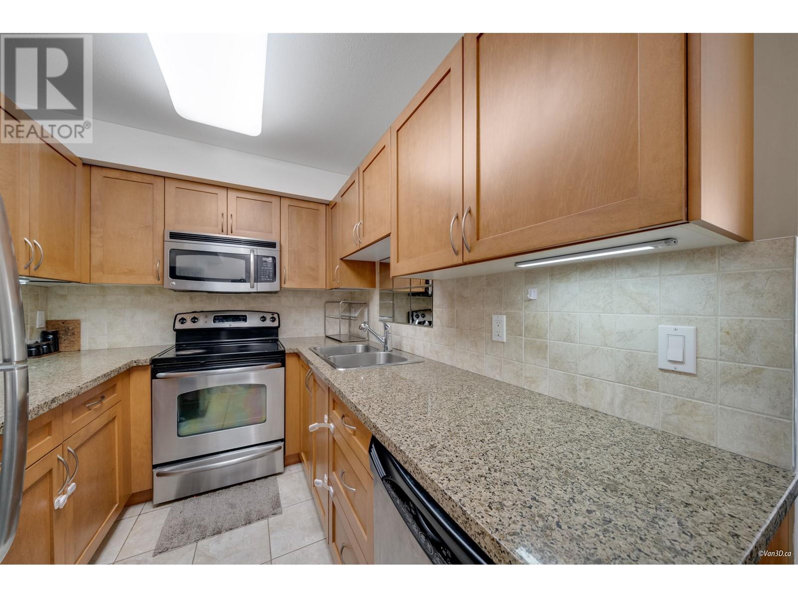 211 2373 ATKINS AVENUE, Port Coquitlam real estate listing R2989877