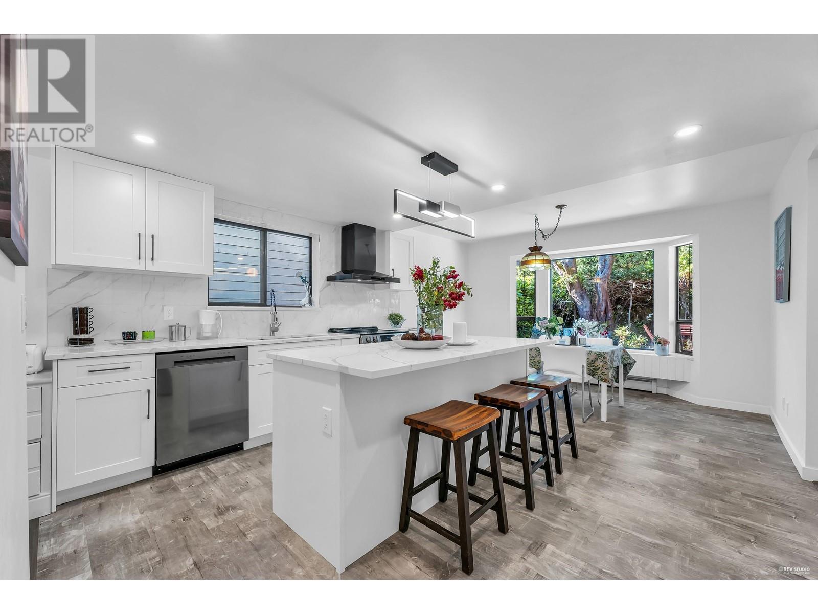 1040 JEFFERSON AVENUE, West Vancouver