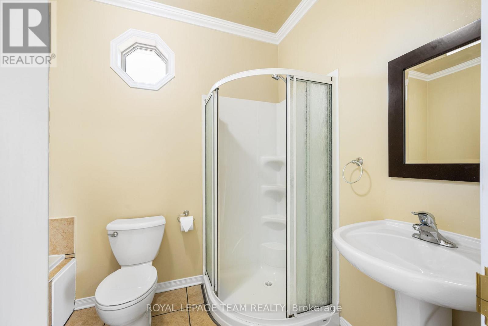 Photo 20 of 2911 Ahearn Avenue, Ottawa ON
